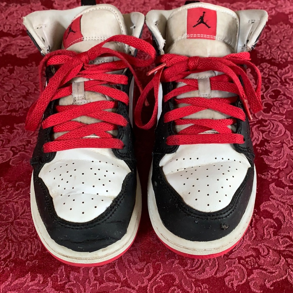 Boys Size 3 Nike Air Jordan 1s